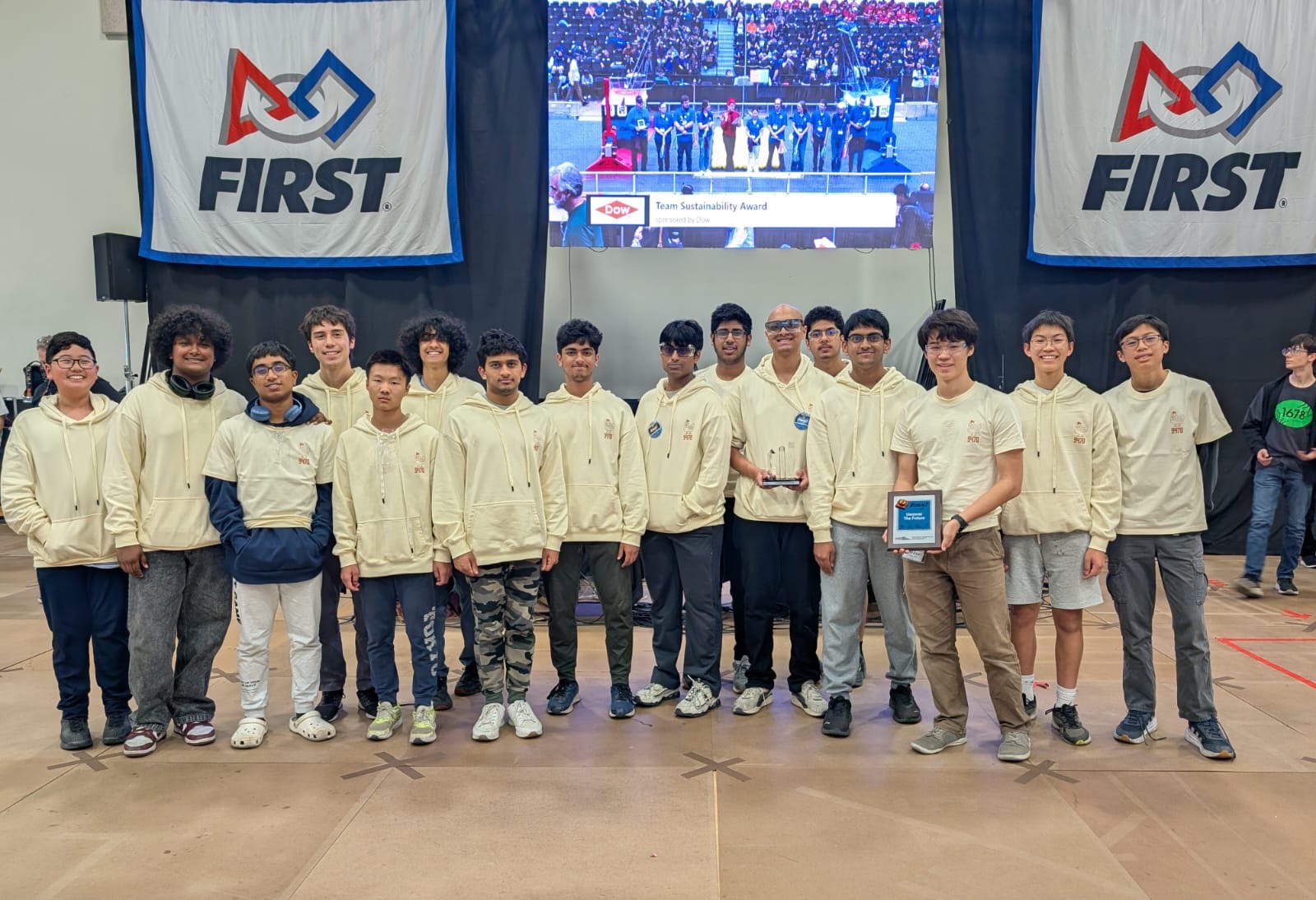 Team 9470 receiving award on stage